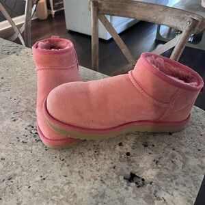 Ugg Ultra Mini worn 3x. Pink. No flaws. Size 9.